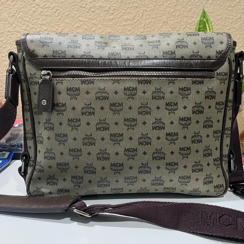 MCM MONOGRAM MESSENGER BAG - Picture 2 of 16